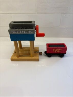 Thomas & Friends Wooden Railway Knapford Coal Loader Playset